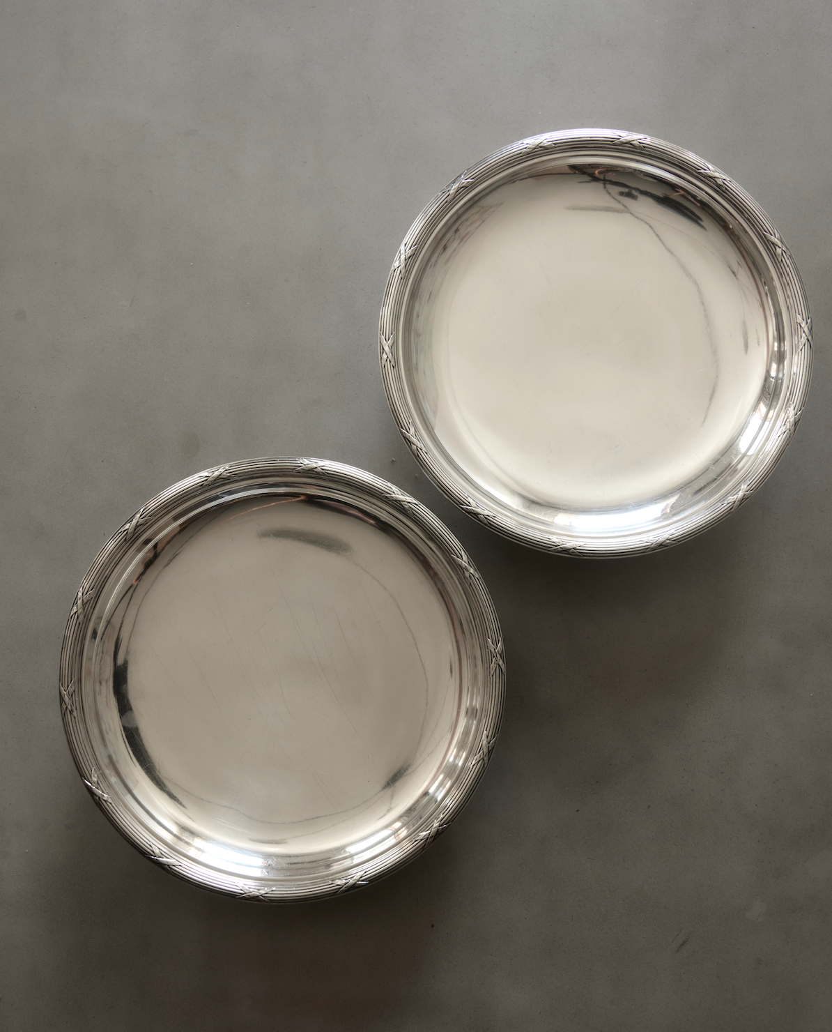 Round Footed Plates