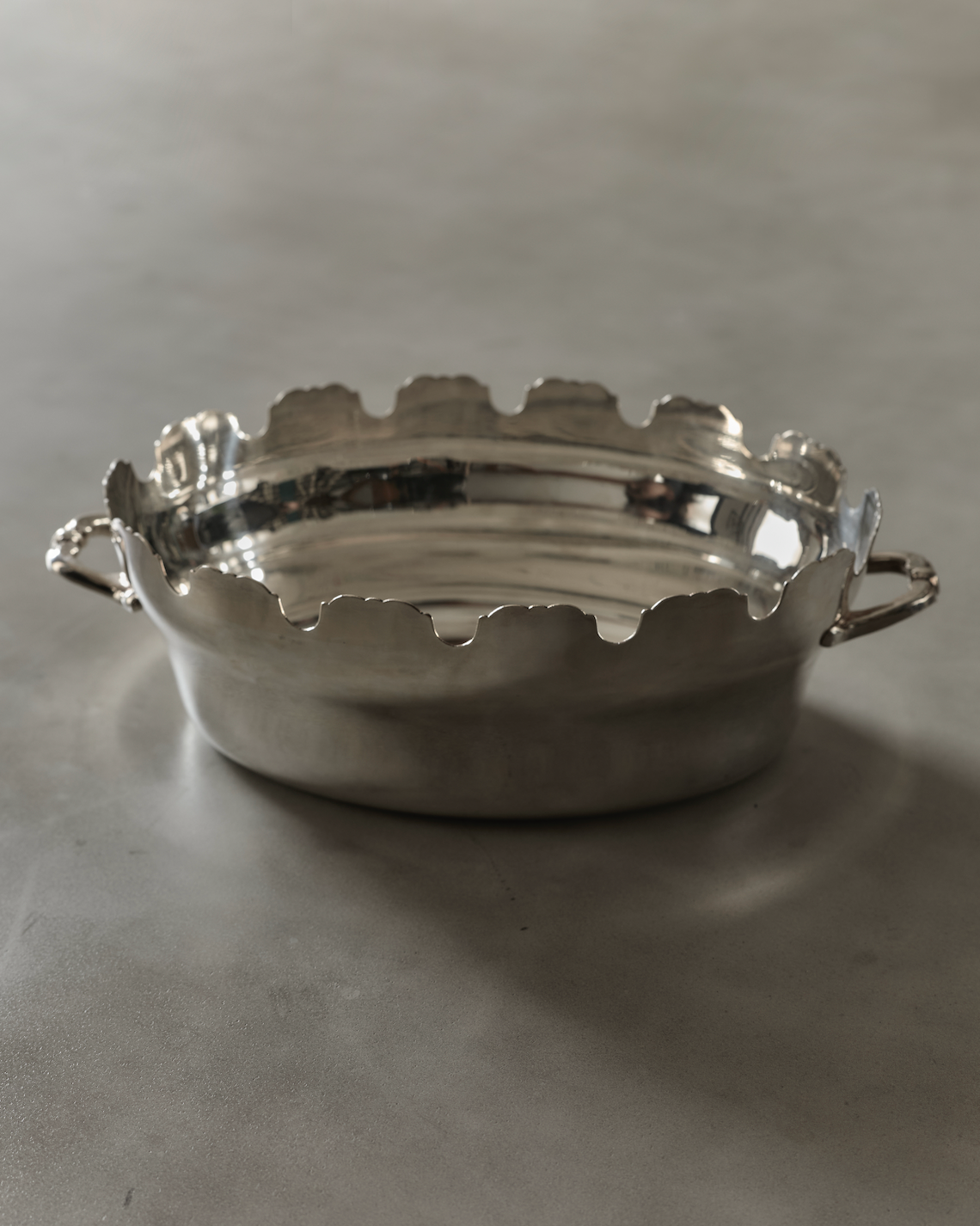 Scalloped Oval Bucket