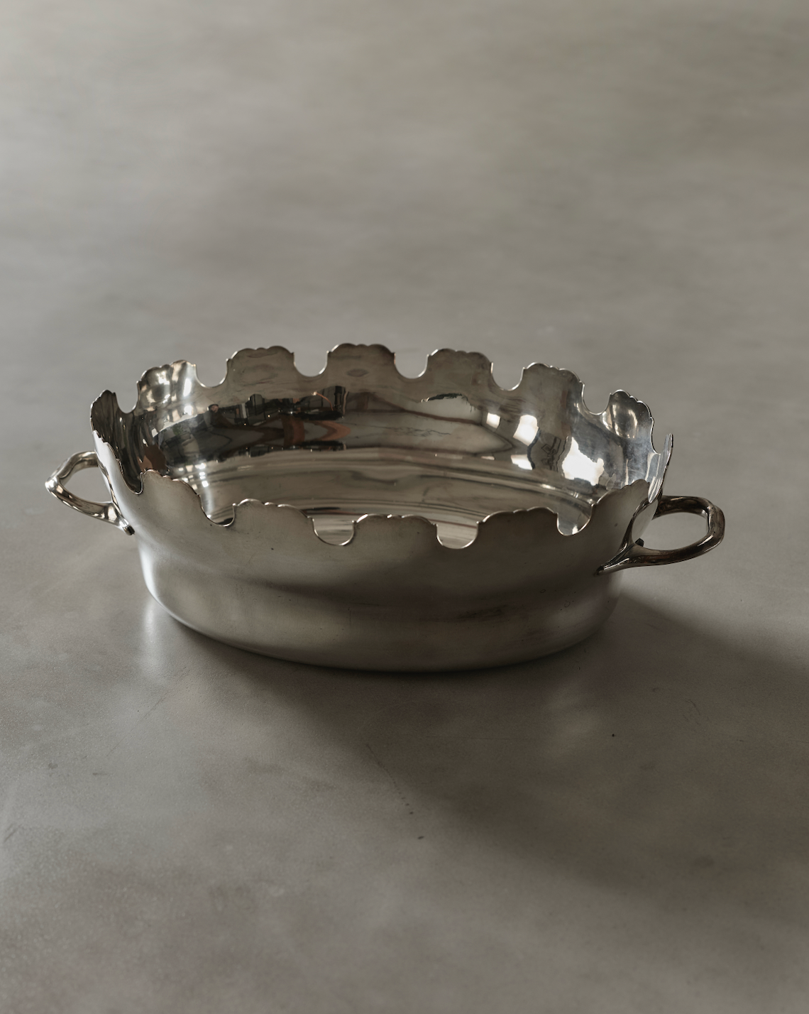 Scalloped Oval Bucket