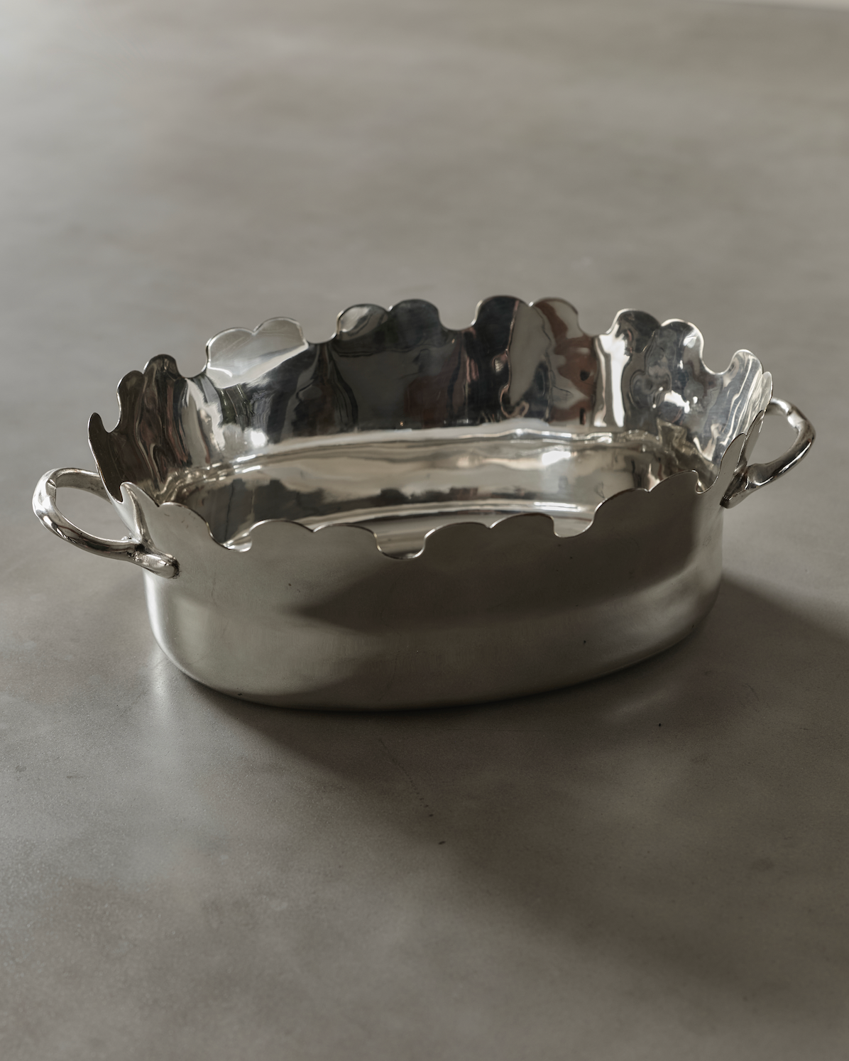 Scalloped Oval Bucket